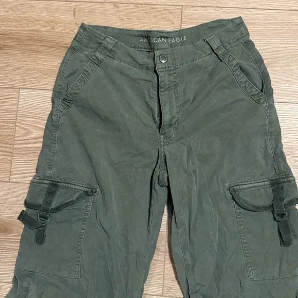 American Eagle stretch super high-rise baggy, wide leg Olive Green Pants - Picture 5 of 9